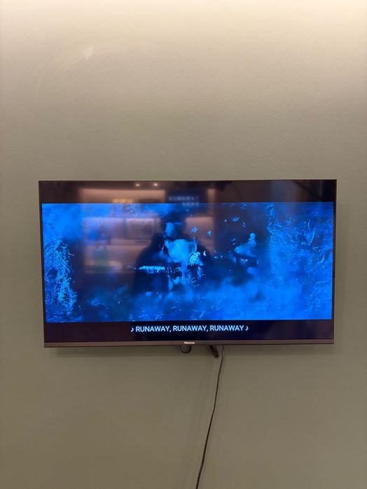 Vând SmartTv Hisense 90 cm lățime