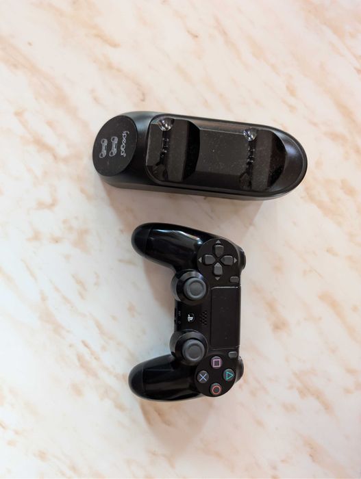 Ps4 pro 1TB с контролер и три игри