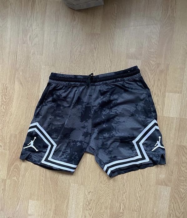 Pantaloni scurti jordan marimea xl