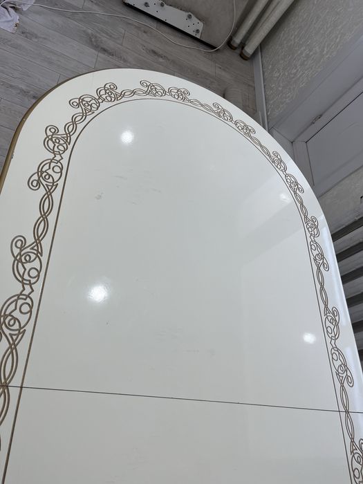 продаю стол для гостиной