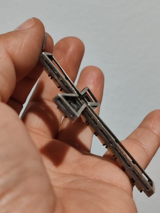 Cruce victoriana din argint și sidef