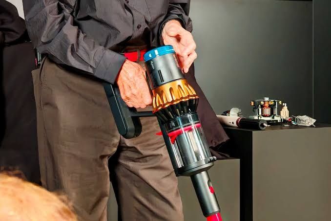 Dyson V16 Piston Animal Submarine — уровень, который не обсуждают
