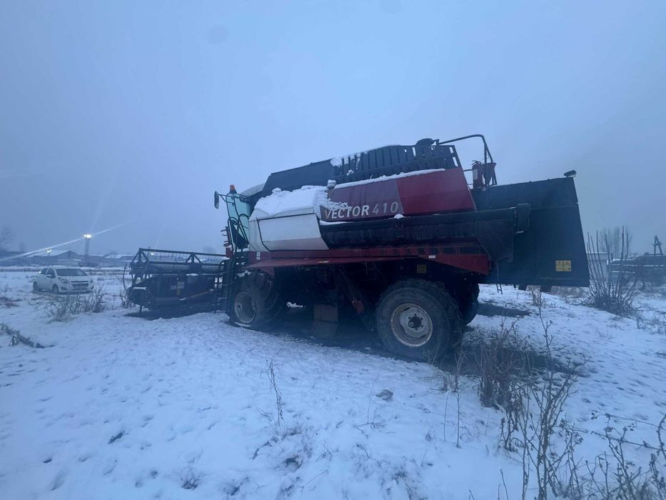 Зерноуборочный комбайн / ДОН