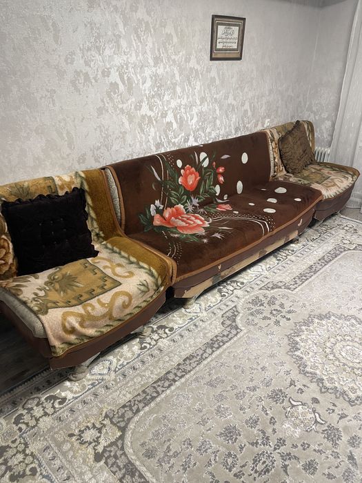 Продам диван в хошем состояние.