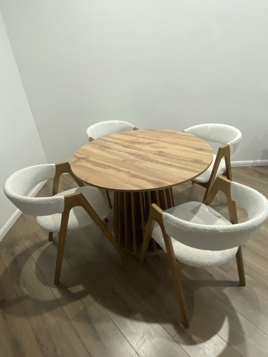 Стол со стульями