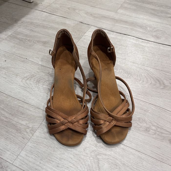 Г.Павлодар ПРОДАМ ТУФЛИ для танцев Б/у 37 размер