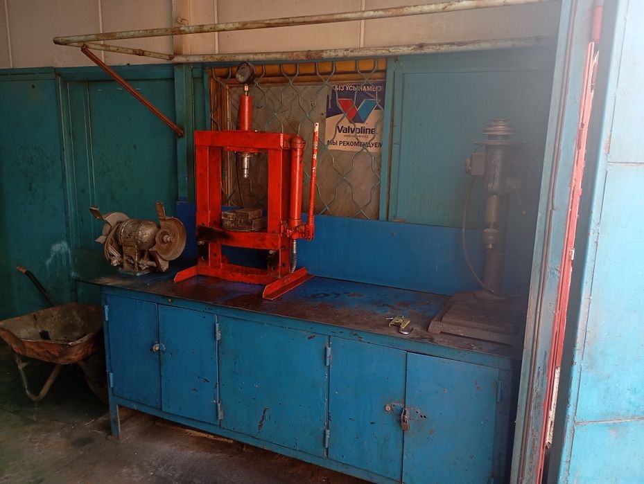 Сто ,бокс,подьемник