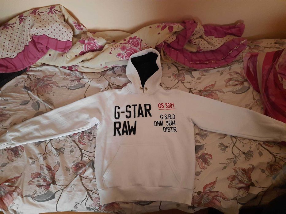 Бял суичър и светло синя фанелка за дете 10-14 години