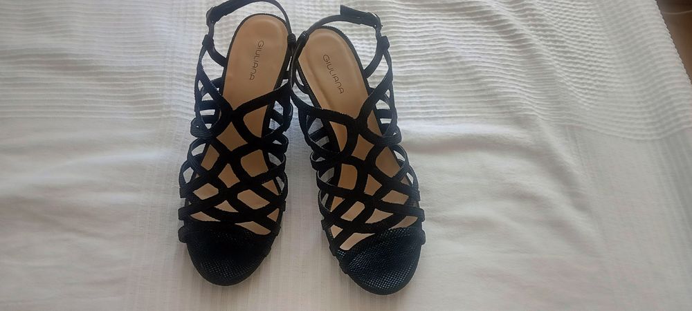 Дамски обувки на платформа