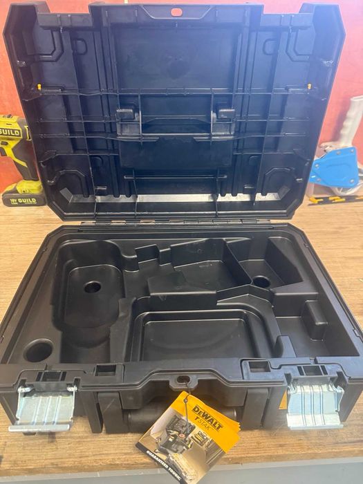 Кутии за инструменти DEWALT