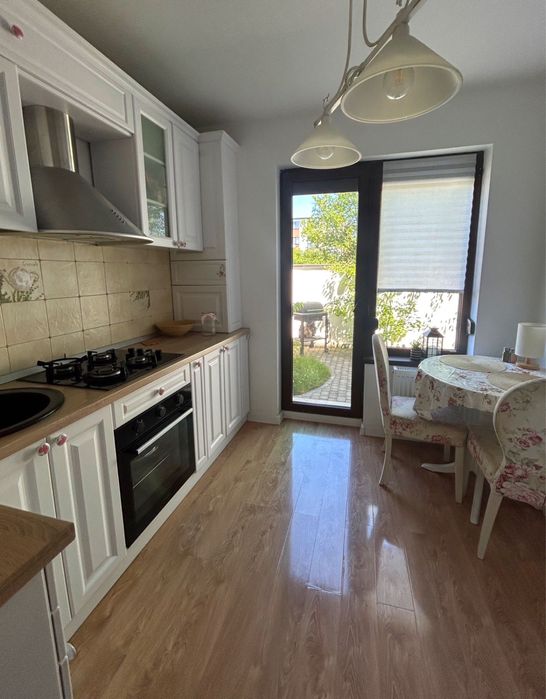 Proprietar inchiriez garsoniera cu curte si loc de parcare