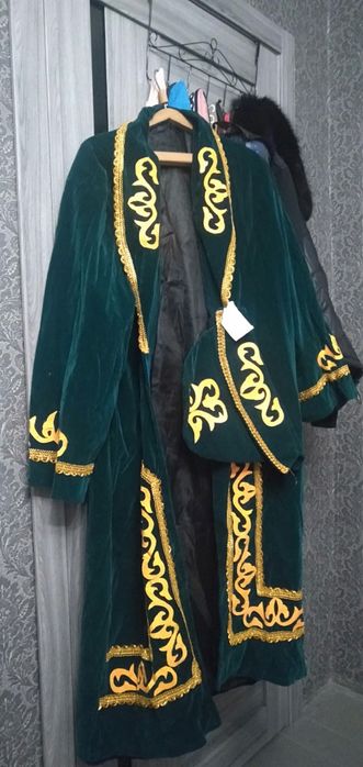 Продаю шапаны разные НЕ зимние