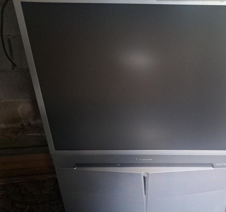 Panasonic с кинескопом (CRT).