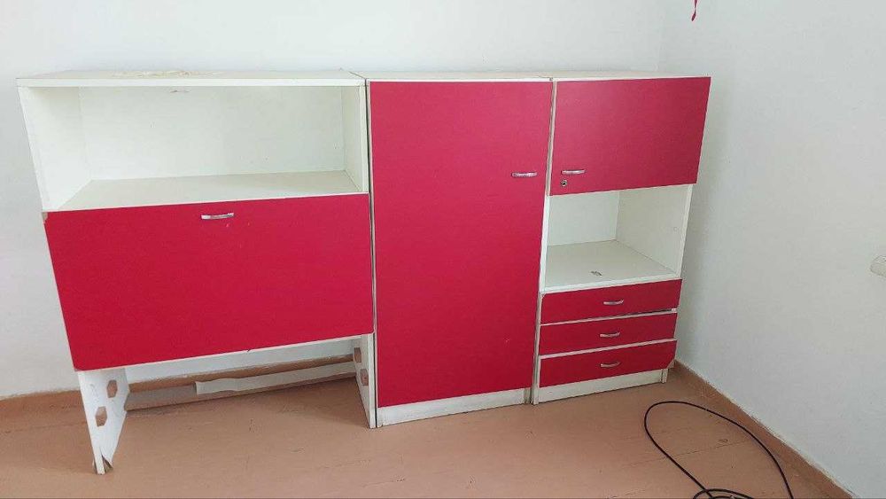 Продаётся стенка в детскую комнату