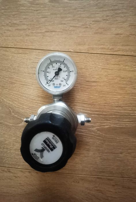 Manometru Wika 1 bar fabricat USA