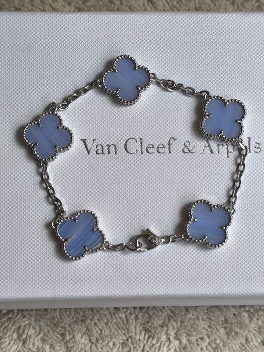 Красиви дамски гривни