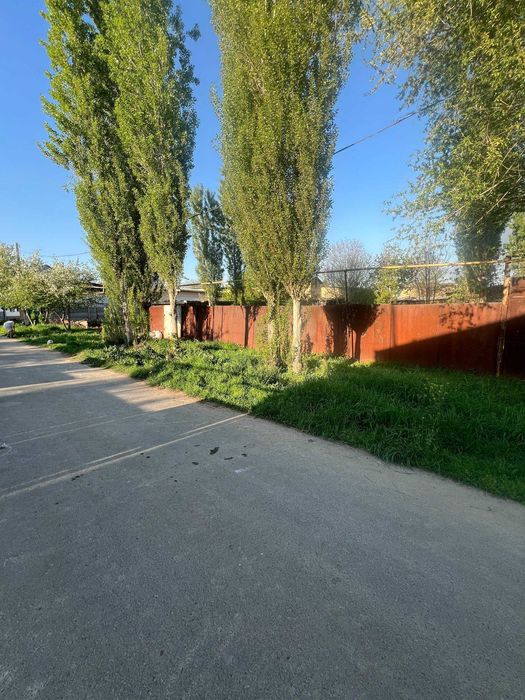 Yer sotiladi ! Zangiota  bozsuv botir maxala 4sotix tekis yer maydoni