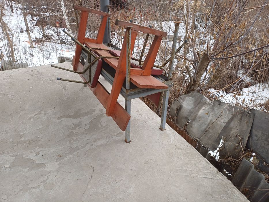 Верстак,сейф,лавочки,стелажи