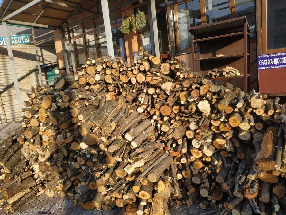 Дрова уголь веник