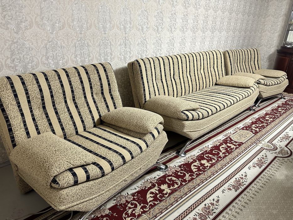 Продам диван в отличном состояний