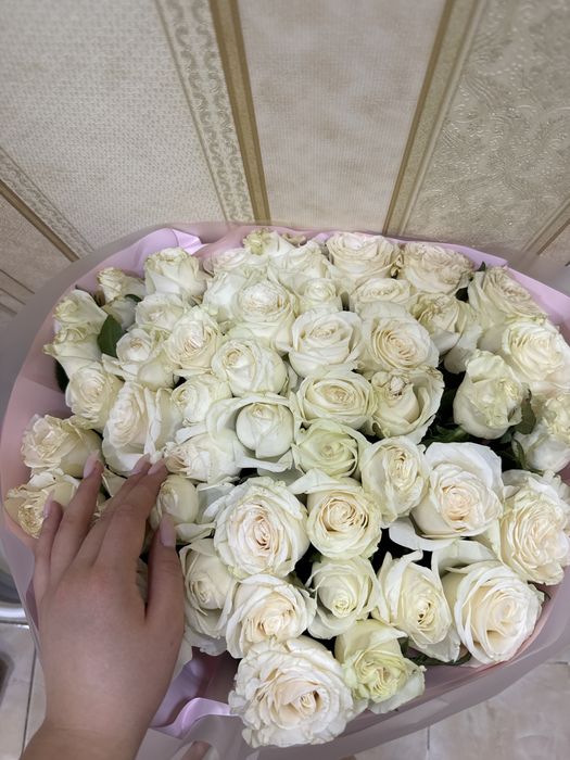 Цветы, 51 шт белые розы.