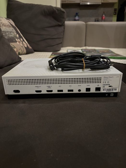 Xbox One S 1TB с игри