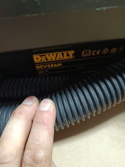 Aspirator Dewalt 54v și dispozitiv cu bluetooth