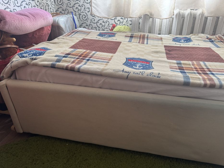 Продам кровать 90*200 с матрасом