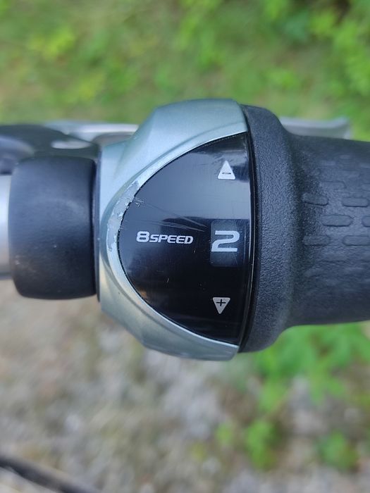 Vând bicicleta cu 8 viteze in butuc marca Batavus