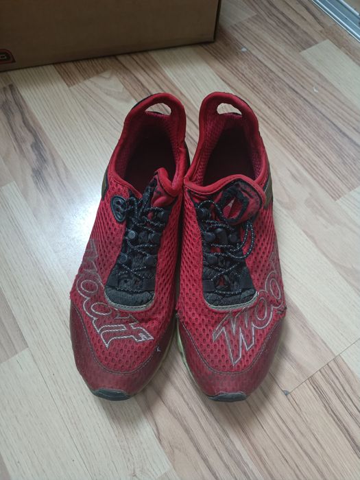 Продам кроссовки Woolf