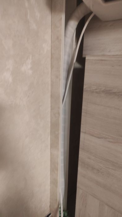 Продам пластиковый короб для трассы кодиционера 6*6 см.