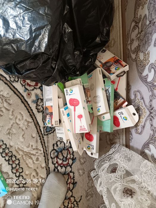 Telefon aksesuarlar sotiladi