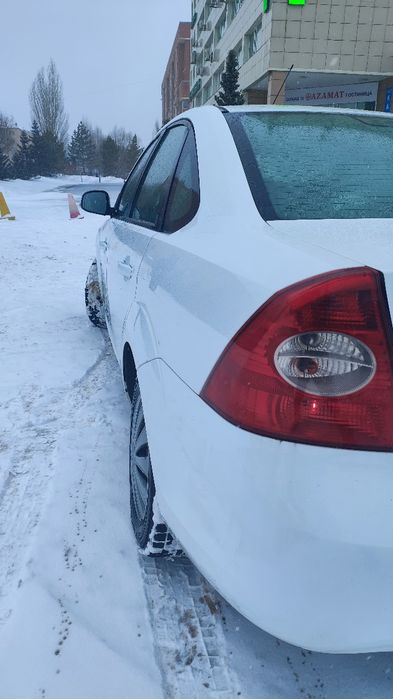 Ford Focus 2011 седан