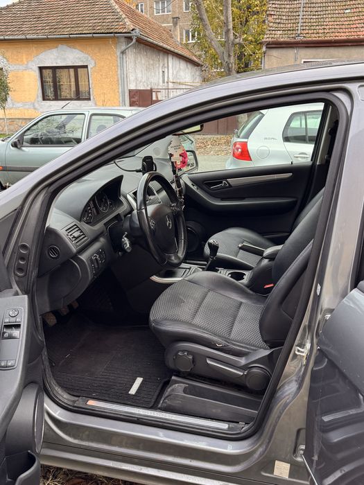 Vand sau Schimb Mercedes A class A180