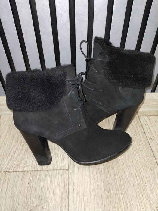 Продам замшевые полусапожки зима