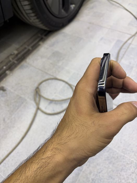 Iphone 13 pro feys ishlamidi bold hama joyi zor ishlidi dastavka bor