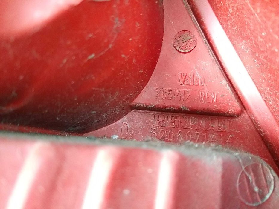 Stop tripla lampa dreapta renault clio 2 8200071414