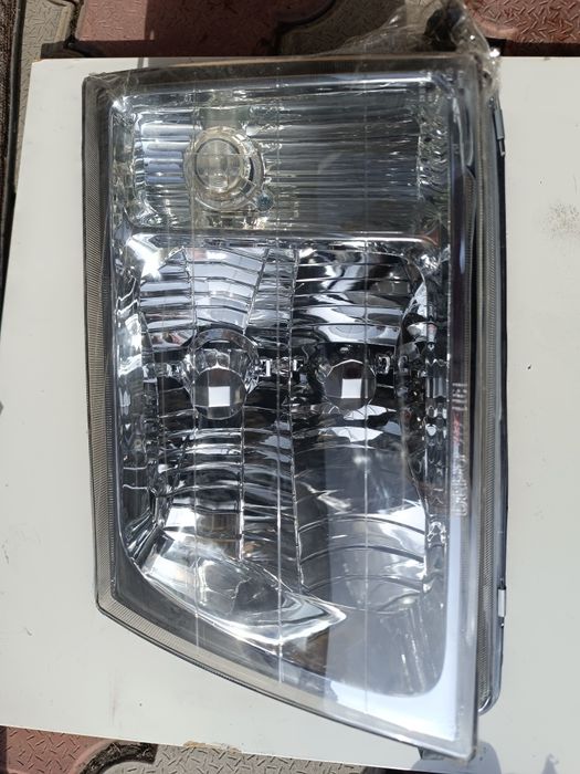 Передние фары Toyota Land cruiser 100