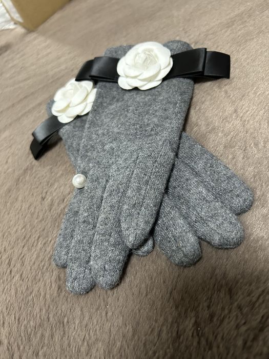 Manusi cu accesoriu, gri, noi