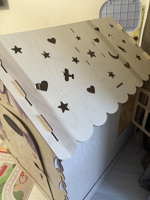 Деревянный десткий домик