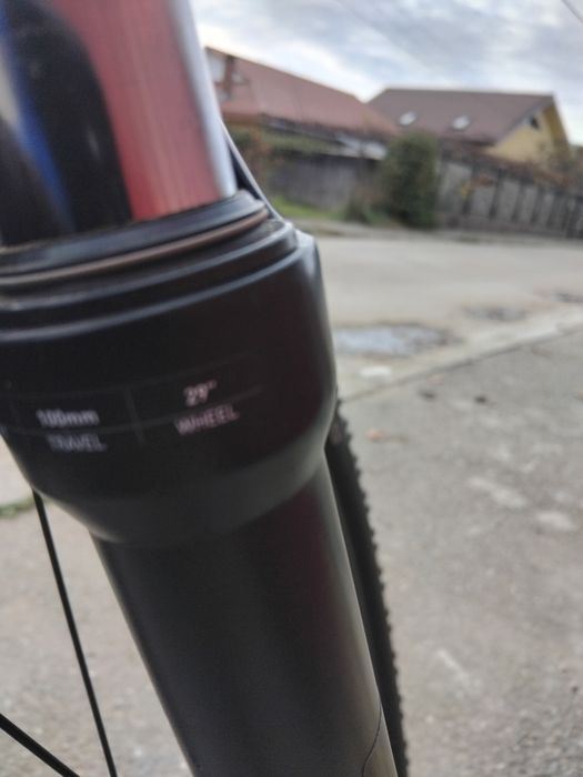 Vand bicicleta cube in stare buna are roti de 29 si frane pe ulei