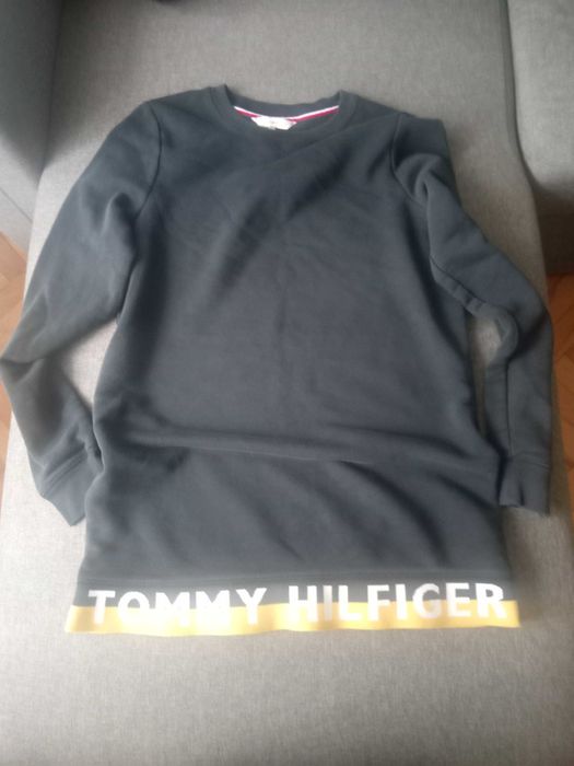 Tommy Hilfiger .