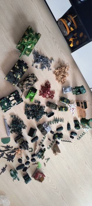 Комплект танкове и войници