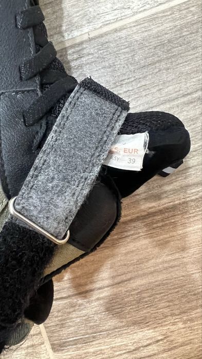 Продам зимние ботинки