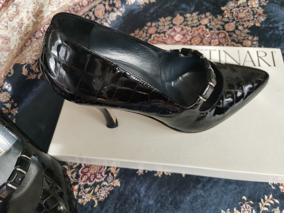 Pantofi din piele, Loretta Pettinari