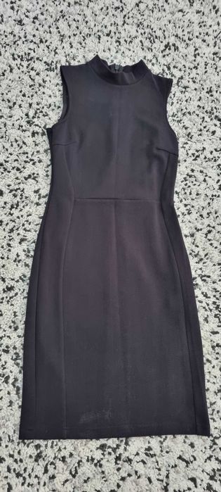 Vand rochii purtate 1 singura data