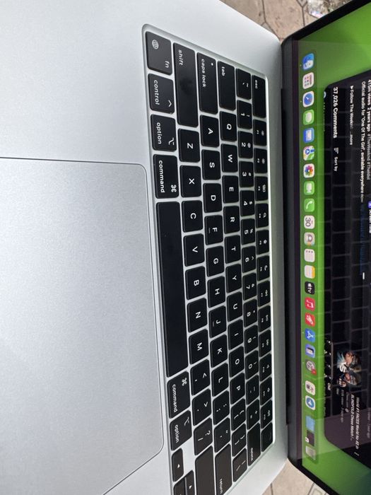 Macbook air m2  15-inch 8/256 93 % 200sikl full box