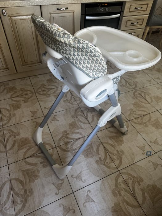 Продам стульчик для кормления Joie