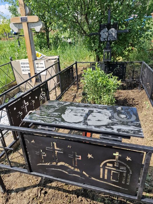 Cruce cimitir cu scris , fotogravura personalizata si felinar