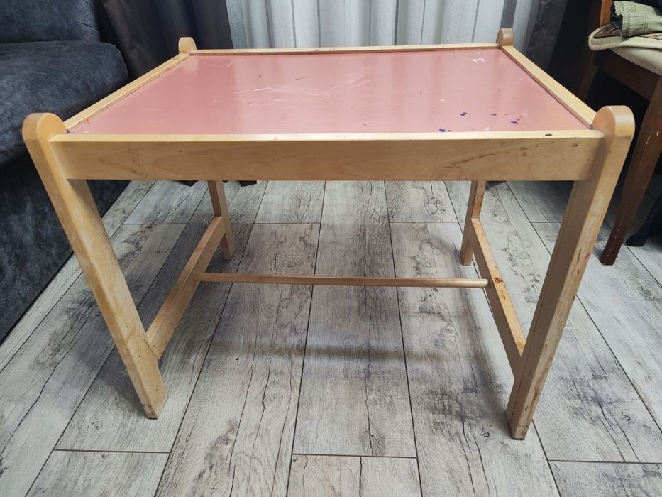 Стол и стулья детские